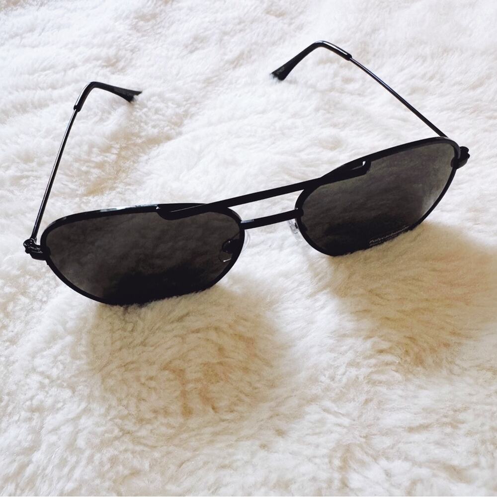 Tiana Black Minimalist Aviator Sunglasses - Picture 4 of 9